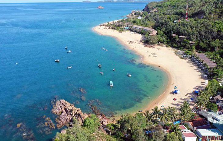 Resort được mệnh danh là “hòn ngọc bí ẩn” của Quy Nhơn, đặc biệt có bể bơi nước mặn lớn nhất Việt Nam - Ảnh 1.