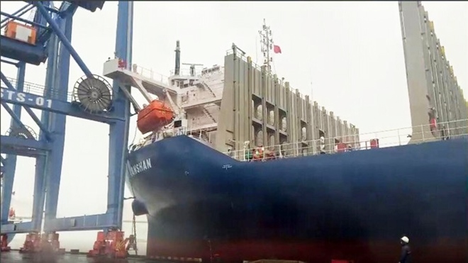 Hải Phòng: Bắt tàu biển đâm hỏng cần cẩu dàn cảng Đình Vũ - Ảnh 1.