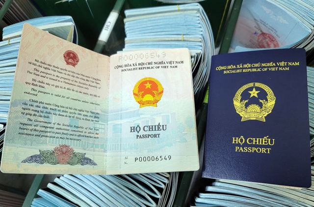 Thêm Cộng hoà Séc không công nhận mẫu hộ chiếu mới của Việt Nam - Ảnh 1.