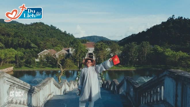 Chàng trai mang 3 áo dài đi suốt 8000km: 'Áo dài Việt Nam chúng tôi đẹp lắm'! - Ảnh 14. Chàng trai mang 3 áo dài đi suốt 8000km: 'Áo dài Việt Nam chúng tôi đẹp lắm'! - Ảnh 14.