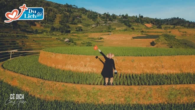 Chàng trai mang 3 áo dài đi suốt 8000km: 'Áo dài Việt Nam chúng tôi đẹp lắm'! - Ảnh 15. Chàng trai mang 3 áo dài đi suốt 8000km: 'Áo dài Việt Nam chúng tôi đẹp lắm'! - Ảnh 15.