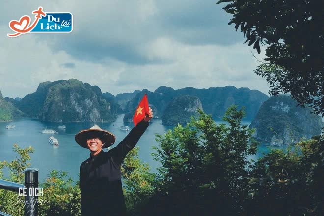 Chàng trai mang 3 áo dài đi suốt 8000km: 'Áo dài Việt Nam chúng tôi đẹp lắm'! - Ảnh 16. Chàng trai mang 3 áo dài đi suốt 8000km: 'Áo dài Việt Nam chúng tôi đẹp lắm'! - Ảnh 16.