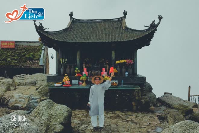 Chàng trai mang 3 áo dài đi suốt 8000km: 'Áo dài Việt Nam chúng tôi đẹp lắm'! - Ảnh 3. Chàng trai mang 3 áo dài đi suốt 8000km: 'Áo dài Việt Nam chúng tôi đẹp lắm'! - Ảnh 3.