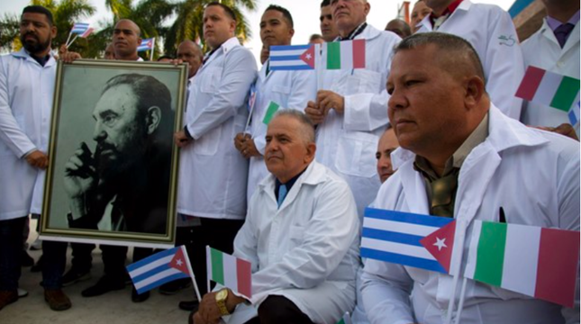 Cuba sắp cử gần 500 bác sĩ sang Ý để làm dịu khủng hoảng - Ảnh 1.