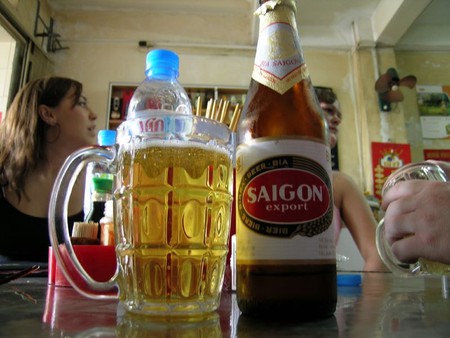 Khách Tây viết cẩm nang uống bia chuẩn Việt: Nâng cốc vì những tình huống có một không hai - Ảnh 4.