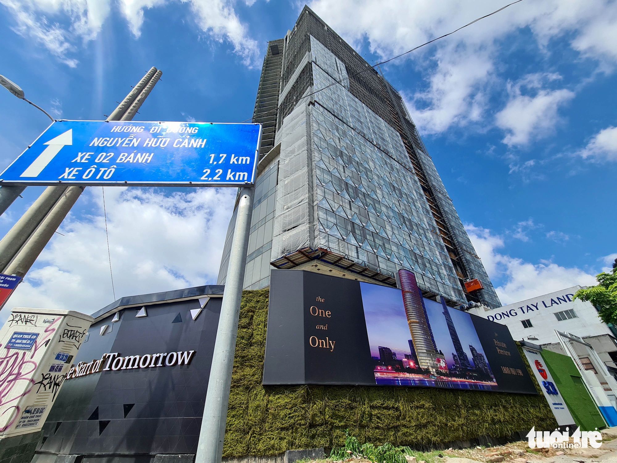 Tòa nhà chọc trời ‘làm xấu bộ mặt' TP.HCM hơn 10 năm có chủ mới, đổi tên thành IFC One Saigon - Ảnh 7.