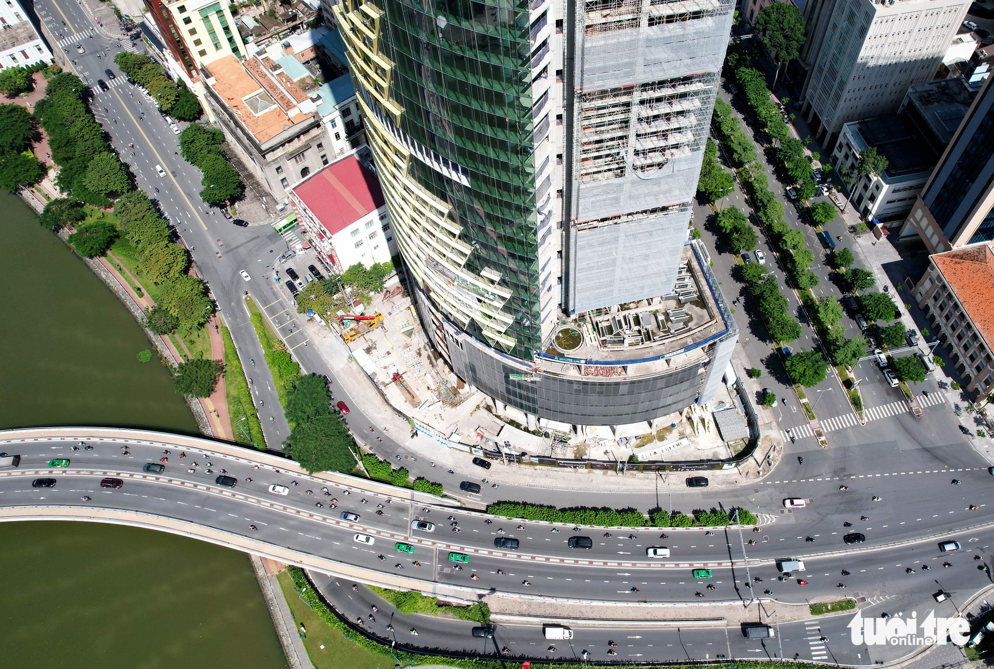 Tòa nhà chọc trời ‘làm xấu bộ mặt' TP.HCM hơn 10 năm có chủ mới, đổi tên thành IFC One Saigon - Ảnh 5.