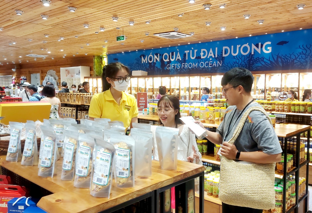Đưa khô lóc đồng, cá cơm, tiêu, trà mãng cầu... đạt chuẩn vô siêu thị Phú Quốc - Ảnh 1.