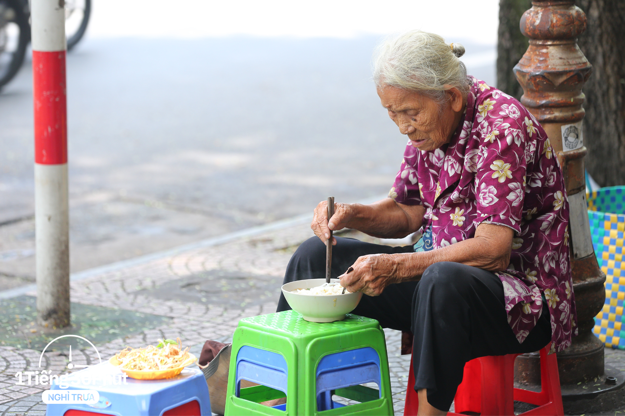 'Căng tin di động' của dân văn phòng giữa trung tâm quận 1 - Ảnh 11.