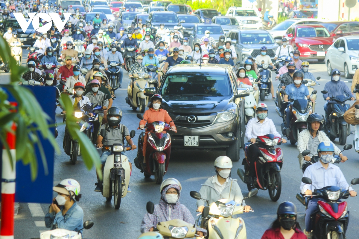 Giao thông trên đường Nguyễn Trãi hỗn loạn vào giờ cao điểm - Ảnh 6.