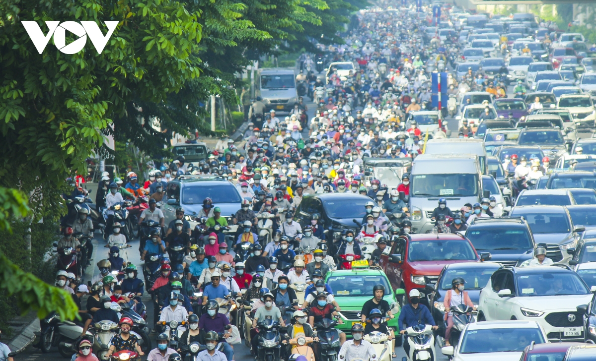 Giao thông trên đường Nguyễn Trãi hỗn loạn vào giờ cao điểm - Ảnh 7.
