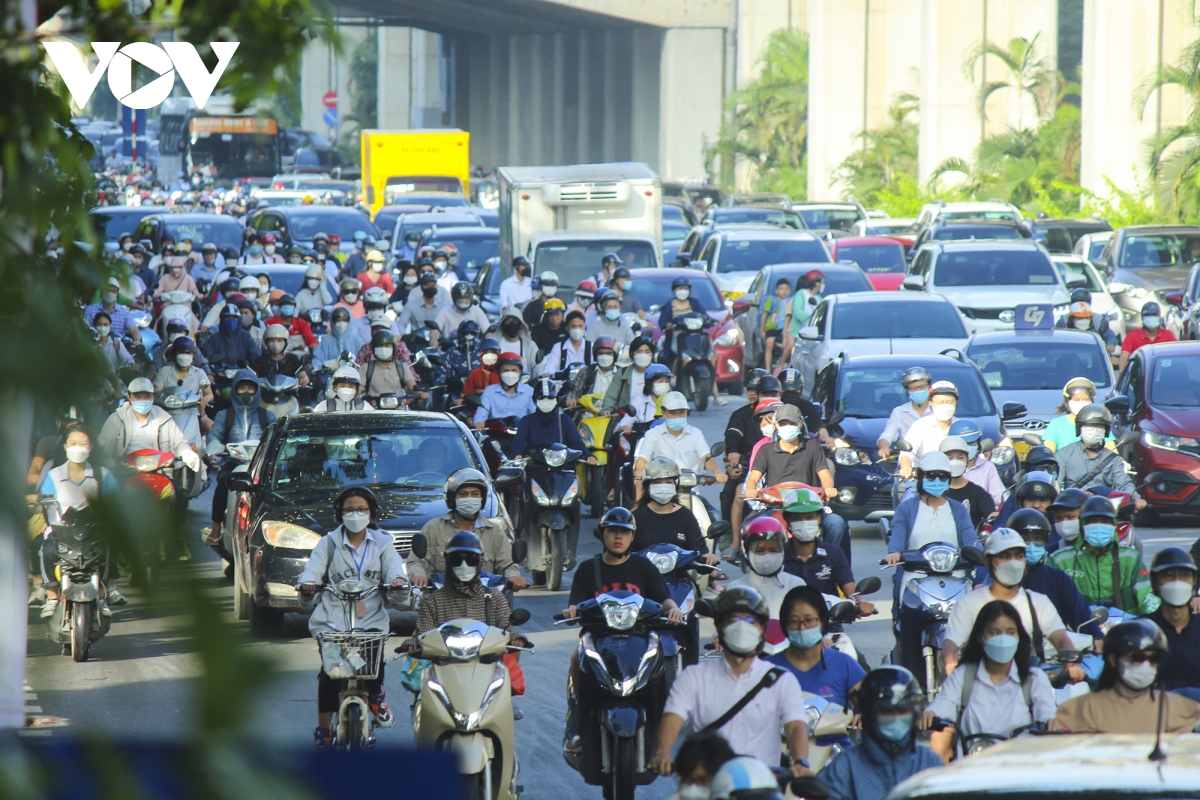 Giao thông trên đường Nguyễn Trãi hỗn loạn vào giờ cao điểm - Ảnh 10.