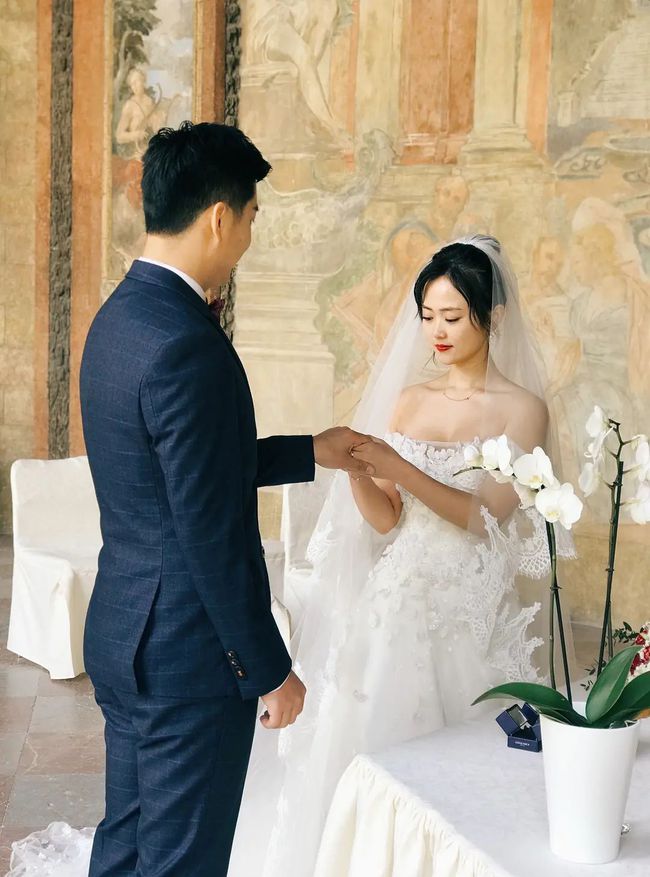 Đám cưới chỉ có duy nhất một vị khách, xịn mịn và độc đáo! - Ảnh 3. Đám cưới chỉ có duy nhất một vị khách, xịn mịn và độc đáo! - Ảnh 3.