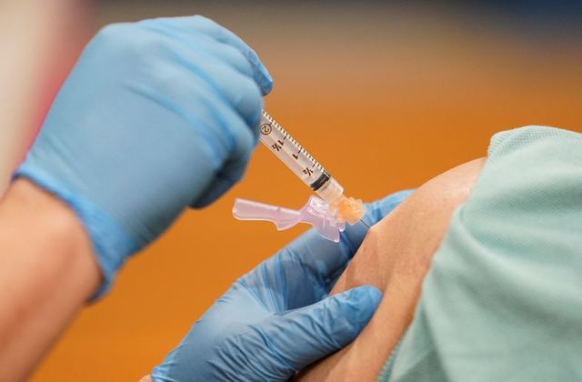 Mũi vaccine tăng cường: Chốt chặn quan trọng trong cuộc chiến chống COVID-19 - Ảnh 1.