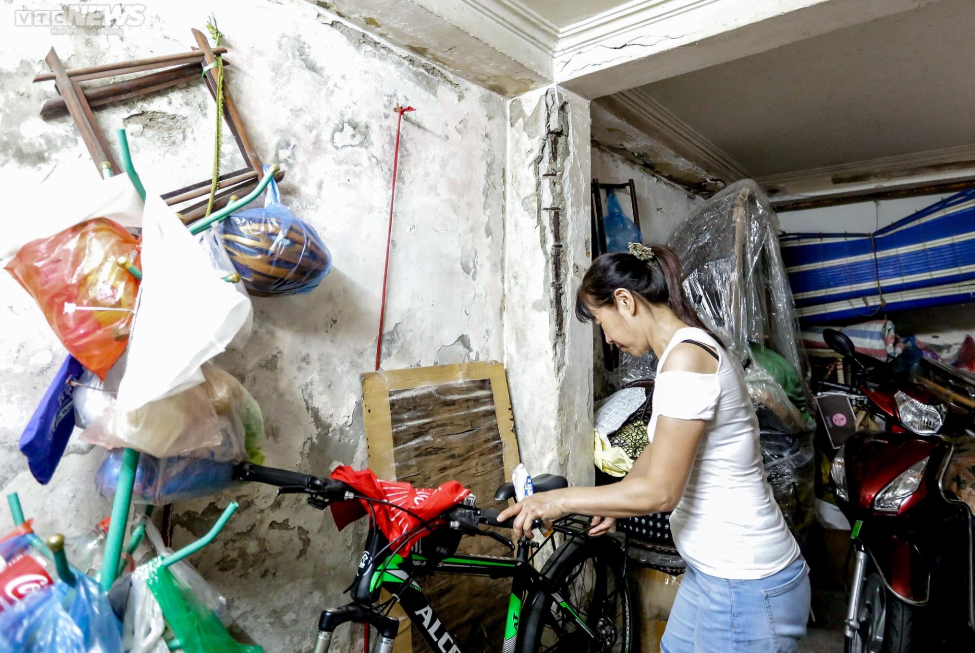 Dân thấp thỏm sống trong những căn nhà chờ sập gần ga ngầm Metro Nhổn-ga Hà Nội - Ảnh 2.