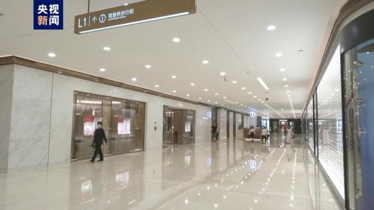 Tàu điện ngầm, đường phố Trung Quốc chìm trong bóng tối để tiết kiệm điện - Ảnh 1. Tàu điện ngầm, đường phố Trung Quốc chìm trong bóng tối để tiết kiệm điện - Ảnh 1.