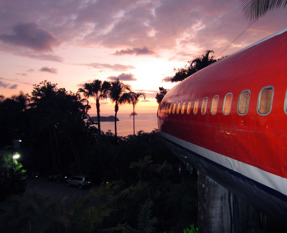 Máy bay Boeing cũ 'độ' thành khách sạn độc nhất vô nhị giữa resort trong rừng rậm - Ảnh 13.