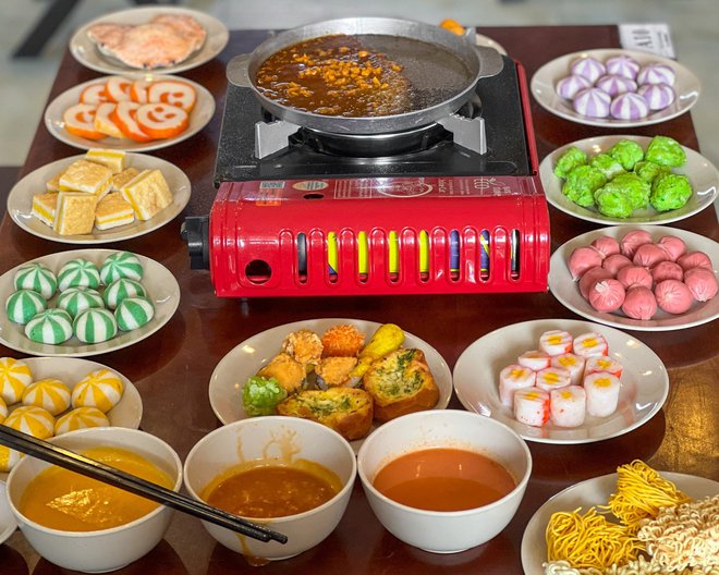 Những quán lẩu ngon, rẻ mà dân văn phòng TP.HCM quen chân sau giờ tan tầm - Ảnh 15. Những quán lẩu ngon, rẻ mà dân văn phòng TP.HCM quen chân sau giờ tan tầm - Ảnh 15.