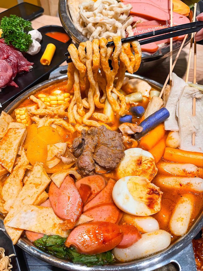 Những quán lẩu ngon, rẻ mà dân văn phòng TP.HCM quen chân sau giờ tan tầm - Ảnh 4. Những quán lẩu ngon, rẻ mà dân văn phòng TP.HCM quen chân sau giờ tan tầm - Ảnh 4.