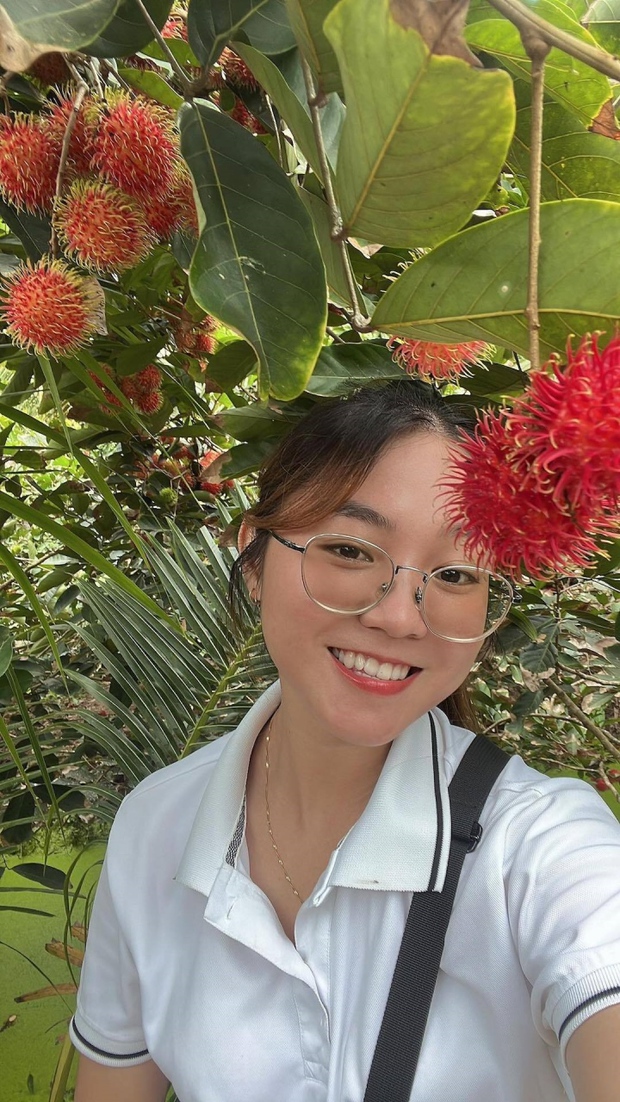 Ra đồng hái rau, bắt cá, 9x sở hữu clip triệu view trên TikTok - Ảnh 5. Ra đồng hái rau, bắt cá, 9x sở hữu clip triệu view trên TikTok - Ảnh 5.