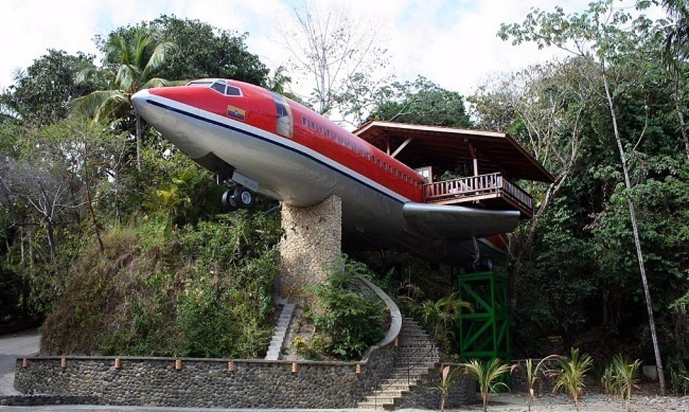 Máy bay Boeing cũ 'độ' thành khách sạn độc nhất vô nhị giữa resort trong rừng rậm - Ảnh 6.