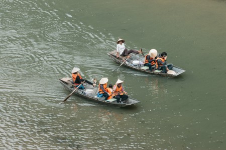 Khách Tây ngạc nhiên với tuyệt chiêu chèo thuyền của người Việt: Kỹ thuật quá đỉnh cao! - Ảnh 8.