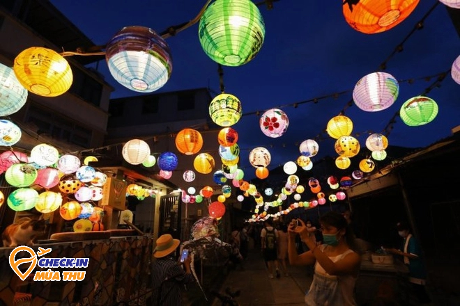 Ghé thăm làng chài cổ 300 tuổi ở Hong Kong: Thắp sáng 2500 chiếc đèn lồng dịp Trung thu - Ảnh 10.