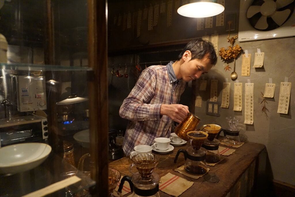 Quán cà phê gần 100 năm tuổi đời tại Nhật và ký ức về những ngày huy hoàng của nét văn hóa 'kissaten' - Ảnh 3.