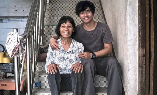 Chàng trai Gen Z chán phố thị về quê chụp ảnh 'Bà nội thời thượng' gây bão mạng xã hội, vứt bỏ sự nổi tiếng để sống đúng nghĩa - Ảnh 9. Chàng trai Gen Z chán phố thị về quê chụp ảnh 'Bà nội thời thượng' gây bão mạng xã hội, vứt bỏ sự nổi tiếng để sống đúng nghĩa - Ảnh 9.