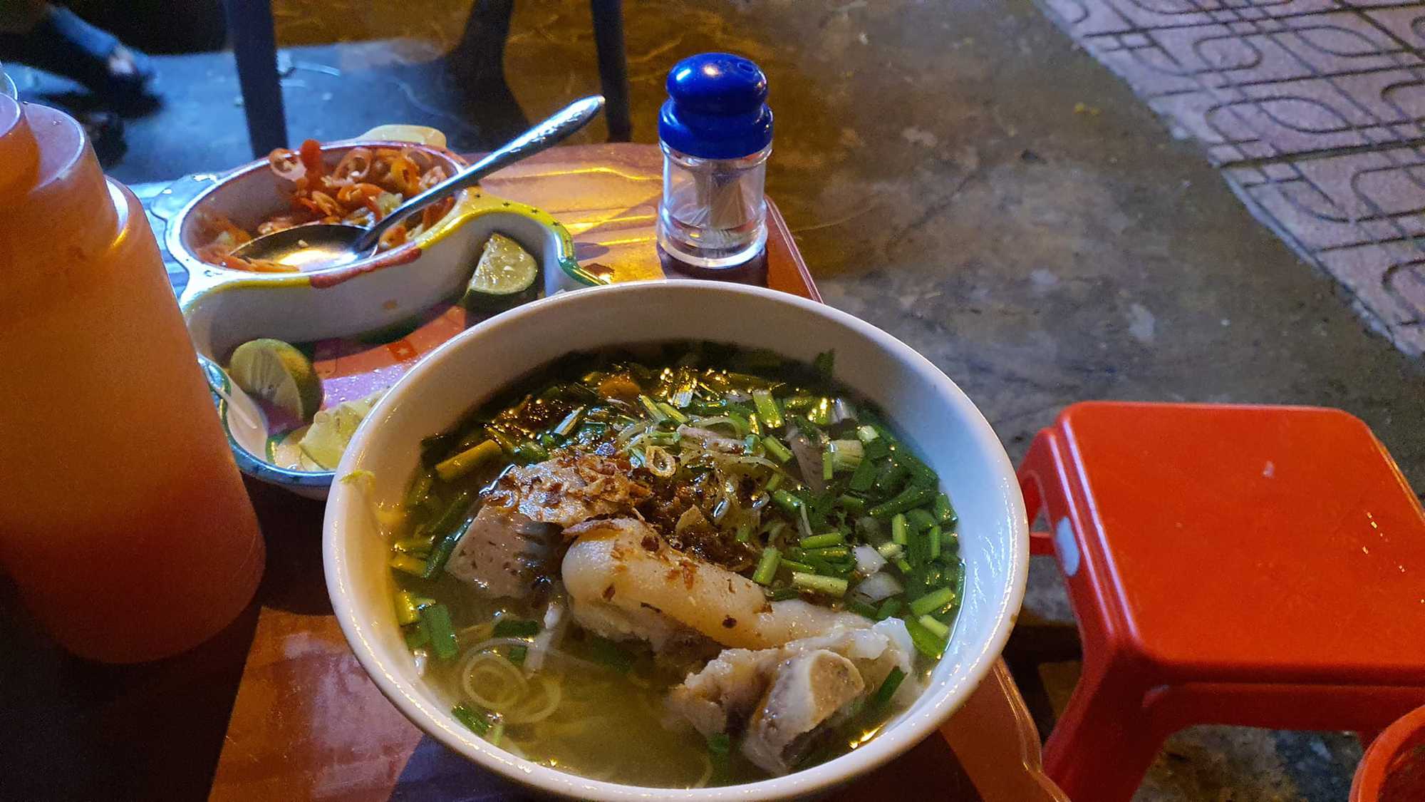 5 món ăn đường phố nức tiếng Sài Gòn nhưng lại hiếm có khó tìm ở Hà Nội - Ảnh 2.