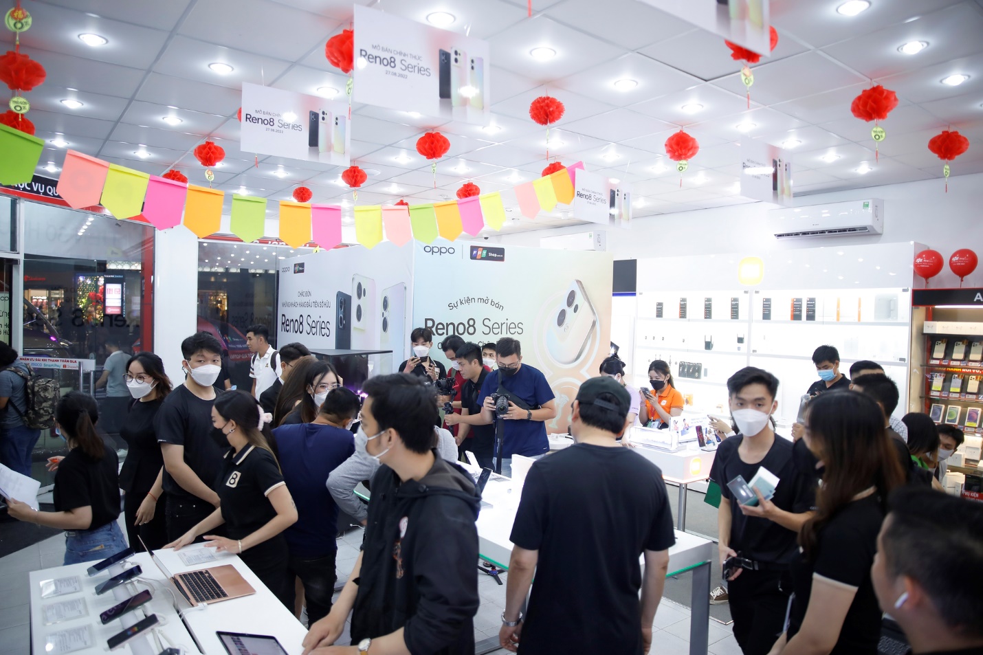 FPT Shop mở bán OPPO Reno8 Series sớm bậc nhất Việt Nam - Ảnh 1.