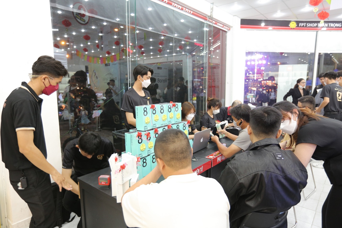 FPT Shop mở bán OPPO Reno8 Series sớm bậc nhất Việt Nam - Ảnh 3.