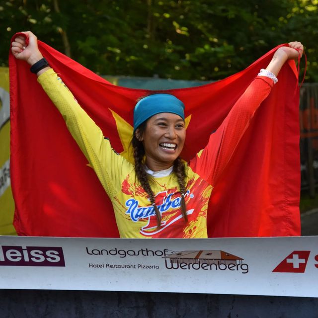 Cô gái Việt trở thành nhà vô địch thế giới cuộc thi bơi 38km, đạp xe 1.800km, chạy 422km liên tục 14 ngày - Ảnh 1.