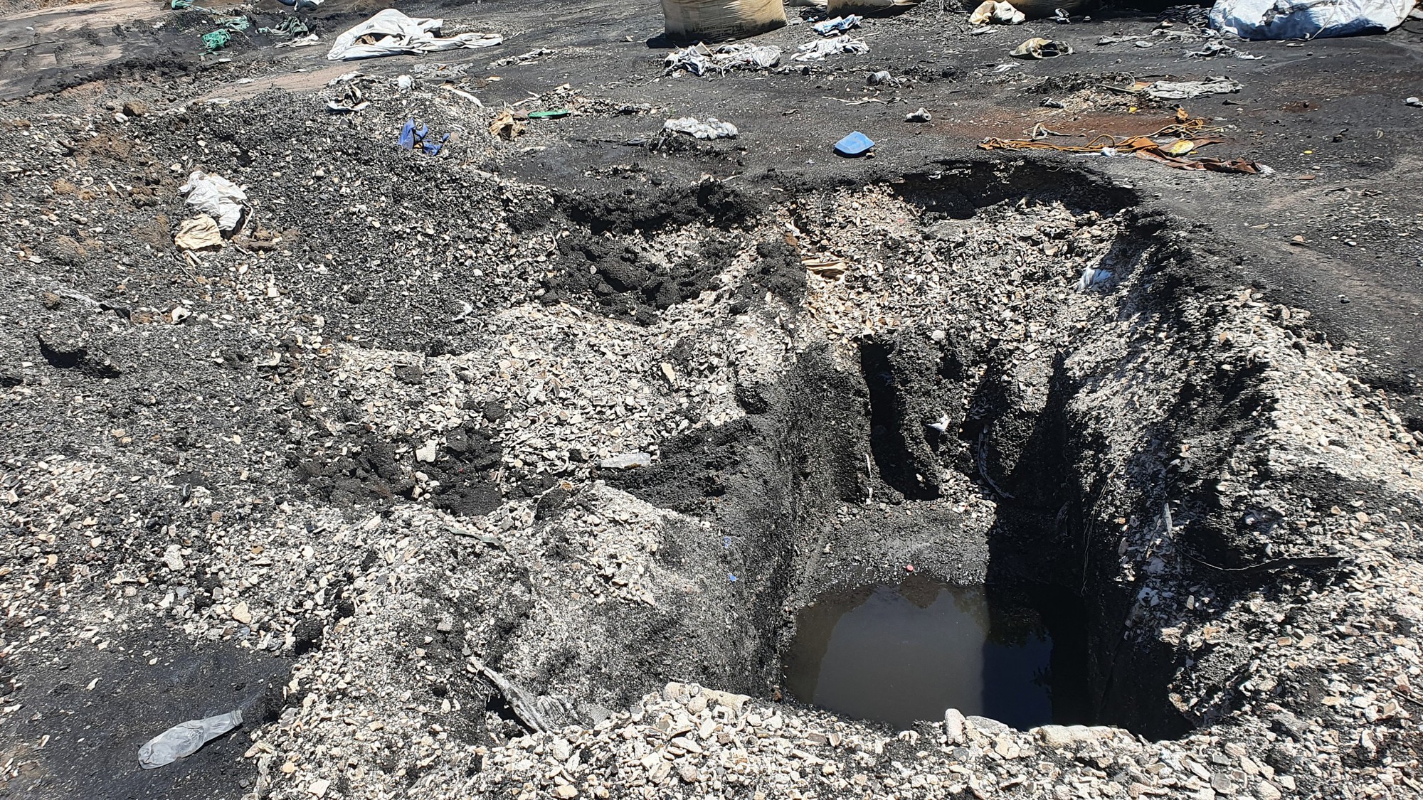 Chỉ đạo nóng của Chủ tịch tỉnh Bình Dương vụ chất thải lậu quy mô lớn nhất - Ảnh 1.