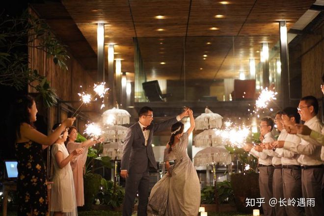 Cô dâu mời 17 người thân bạn bè sang Bali dự đám cưới - Ảnh 11.