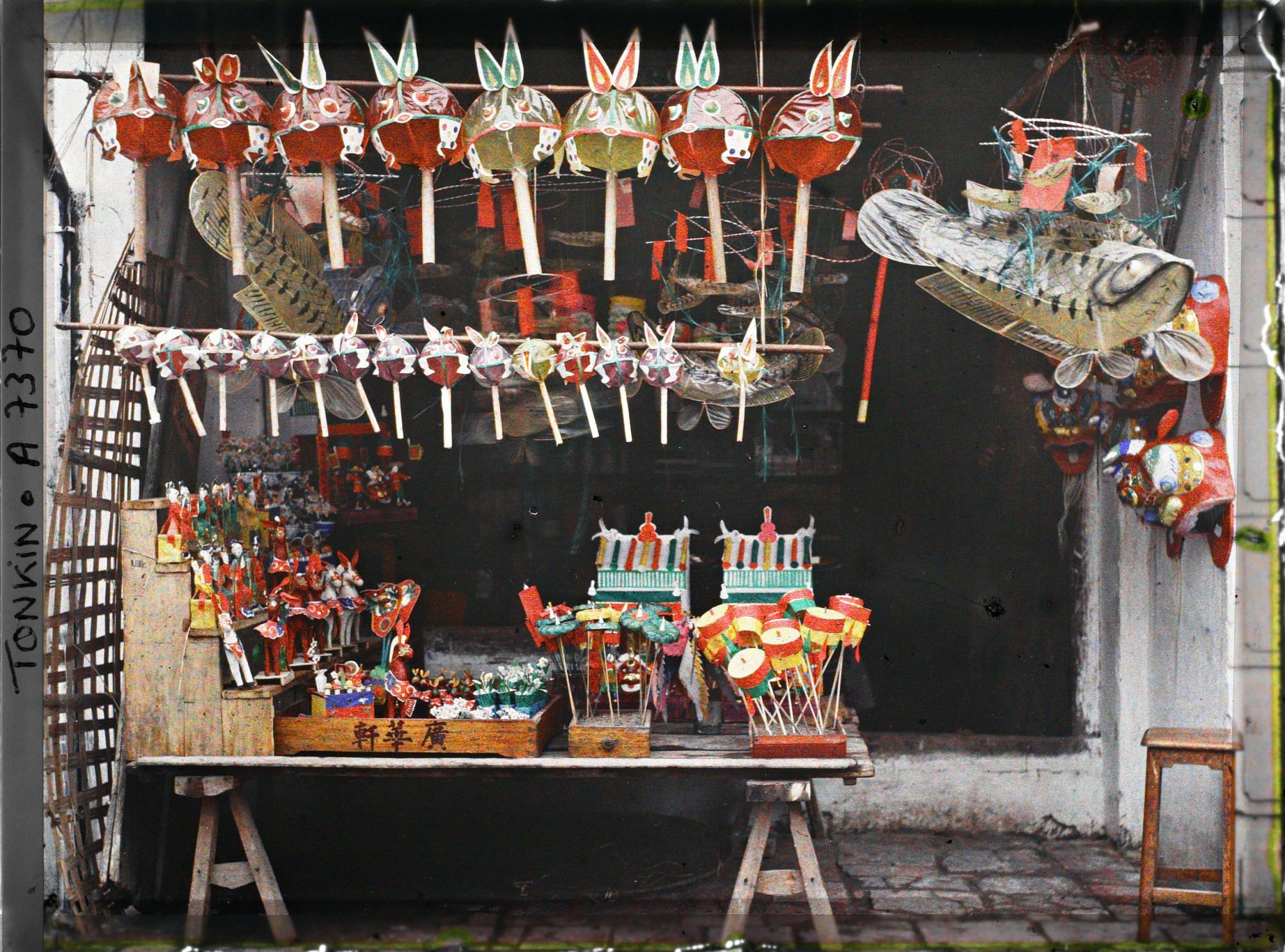 Bảo tàng chứa đến 1.382 tấm ảnh về Việt Nam: Trung thu Hà Nội đầy sắc màu - Ảnh 2.