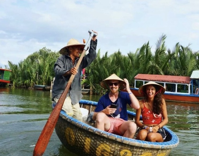 Chao đảo trên thuyền thúng - một 'đặc sản' du lịch Việt Nam khiến du khách phấn khích - Ảnh 11.