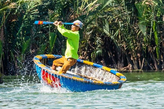 Chao đảo trên thuyền thúng - một 'đặc sản' du lịch Việt Nam khiến du khách phấn khích - Ảnh 14.