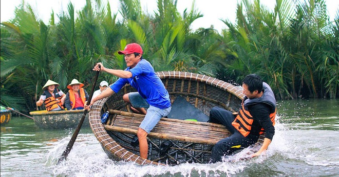 Chao đảo trên thuyền thúng - một 'đặc sản' du lịch Việt Nam khiến du khách phấn khích - Ảnh 16.