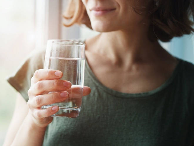 Uống nước thế này có thể gây hủy hoại tim thận, phần lớn chúng ta đang mắc sai lầm - Ảnh 3.