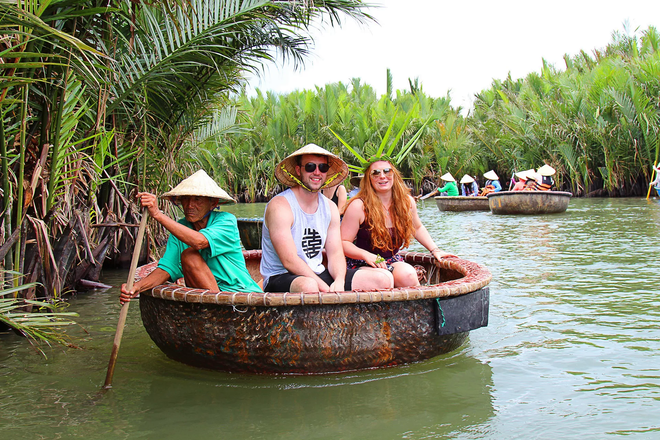 Chao đảo trên thuyền thúng - một 'đặc sản' du lịch Việt Nam khiến du khách phấn khích - Ảnh 9.