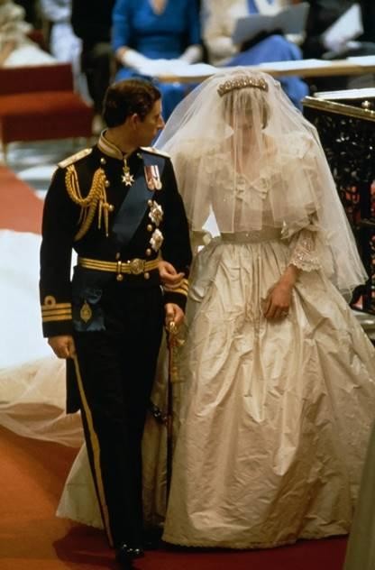  Những bí mật đằng sau chiếc váy cưới của Công nương Diana  - Ảnh 6.