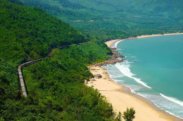  10 bãi biển đẹp nhất Việt Nam: 1 thành phố vinh dự sở hữu đến 3 cái tên trong danh sách  - Ảnh 7.