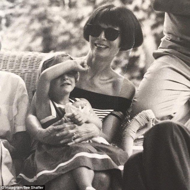 Anna Wintour: Thét ra lửa ở nơi làm việc, cầm trịch làng thời trang, nhưng cũng là mẹ hiền được các con hết mực thương yêu - Ảnh 17. Anna Wintour: Thét ra lửa ở nơi làm việc, cầm trịch làng thời trang, nhưng cũng là mẹ hiền được các con hết mực thương yêu - Ảnh 17.