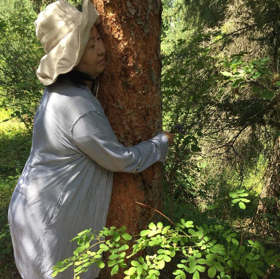 &quot;Cuộc thi ôm cây&quot; kỳ lạ ở Phần Lan - nơi con người được chữa lành bằng những cái ôm thiên nhiên vào lòng - Ảnh 7.