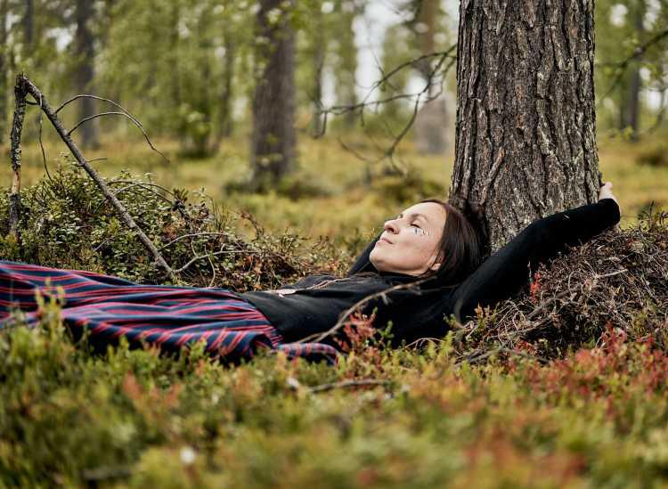 &quot;Cuộc thi ôm cây&quot; kỳ lạ ở Phần Lan - nơi con người được chữa lành bằng những cái ôm thiên nhiên vào lòng - Ảnh 16.