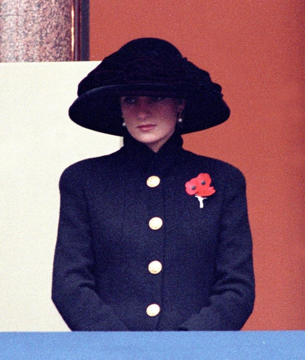 Những lần Công nương Kate ‘lên đồ’ lấy cảm hứng từ mẹ chồng - Công nương Diana - Ảnh 1.