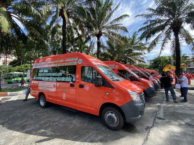 Chính thức khai trương tuyến xe buýt kết nối sân bay Tân Sơn Nhất và trung tâm TP.HCM - Ảnh 1.