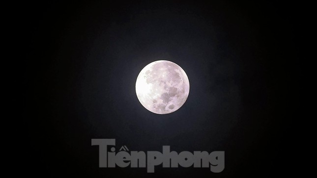 Ngắm trăng tròn 16 đẹp lung linh ở Hà Nội - Ảnh 3.