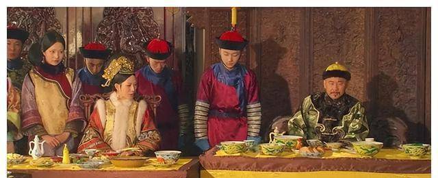 Cách xử lý đồ thừa từ bữa ăn 120 món của Hoàng đế thời xưa - Ảnh 3.